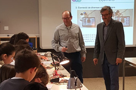 Los investigadores del Instituto de Materiales Avanzados (INAM) de la Universitat Jaume I, Juan Bisquert (director) y Francisco Fabregat (investigador principal)