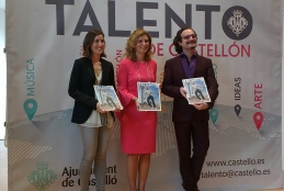 Macarena Poyatos junto a la Alcaldesa de Castellón, Amparo Marcos.